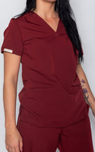 Load image into Gallery viewer, Womens Two Pocket Scrub Top